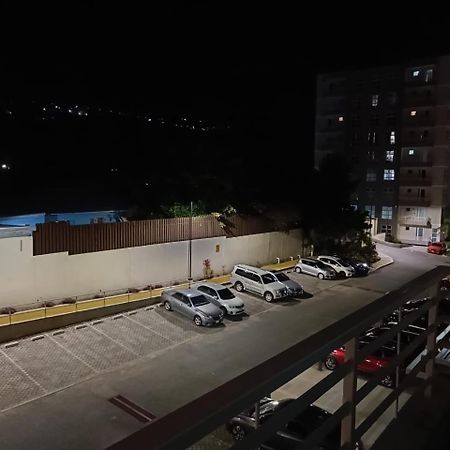 Lovely 2 Bedroom C̅ Netflix Across National Stadium Kingston Exterior photo