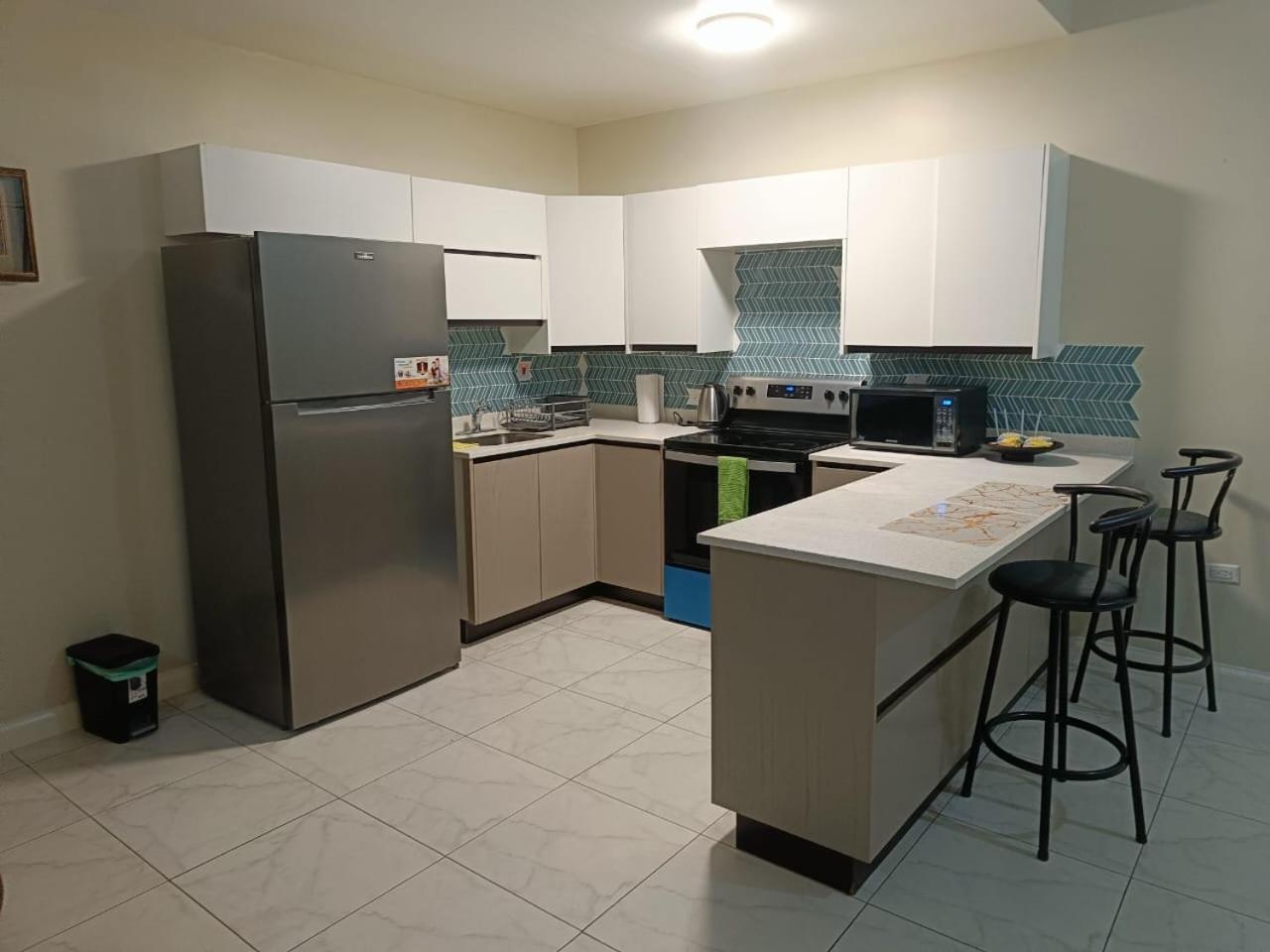 Lovely 2 Bedroom C̅ Netflix Across National Stadium Kingston Exterior photo